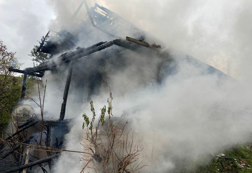 TRAGEDIE ÎN CLUJ! UN BĂRBAT A FOST GĂSIT CARBONIZAT ÎN CASA CUPRINSĂ DE FLĂCĂRI