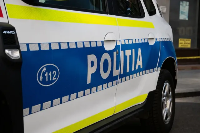 Un minor de 12 ani a amenințat cu un cuțit un tânăr de 18 ani, într-un centru comercial din Cluj