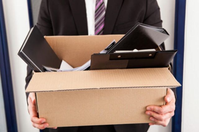 Criză pe piața muncii: peste 200.000 de români vizați de concedieri în 2026