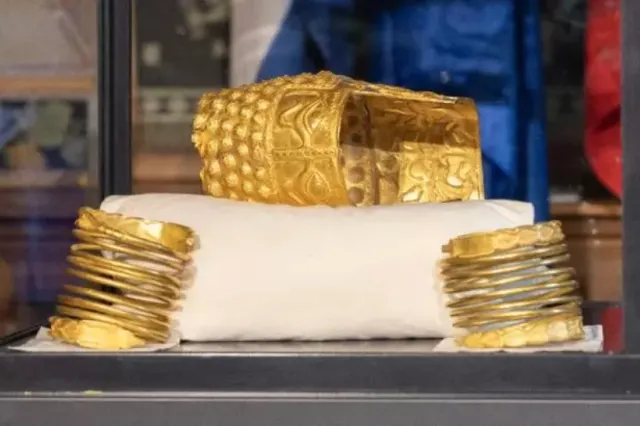 Coiful de la Coţofeneşti şi cele două brăţări dacice, recuperate în urma furtului, vor fi expuse la Muzeul Național de Istorie. Când pot fi admirate