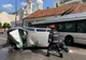 FOTO | Accident spectaculos pe strada Moţilor! Un autoturism s-a răsturnat după impactul cu un troleibuz
