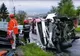 VIDEO | Accident grav pe o stradă din Cluj: o maşină s-a răsturnat, iar alta a lovit o ţeavă de gaz