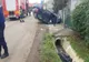 Accident spectaculos în Tritenii de Jos! Maşină răsturnată după ce a lovit un podeţ
