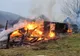 FOTO | Casă distrusă de un incendiu violent în judeţul Alba! Au intervenit pompierii din Cluj
