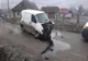FOTO | Un bărbat a ajuns la spital în urma unui accident! A intrat cu duba într-un gard