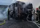 VIDEO | Două autobasculante distruse într-un incendiu izbucnit într-o parcare din judeţul Cluj