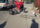 FOTO | Accident în Cluj-Napoca! Două persoane aflate pe un moped au fost rănite după ce o maşină i-a lovit