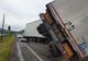 FOTO | Grav accident între Cluj şi Oradea! O maşină şi un autotren s-au răsturnat
