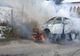 Autoturism mistuit de flăcări, în Vălișoara! Un bărbat a fost transportat la spital